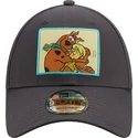 schwarze-verstellbare-9forty-kappe-mit-gebogenem-schirm-scooby-doo-und-shaggy-von-new-era