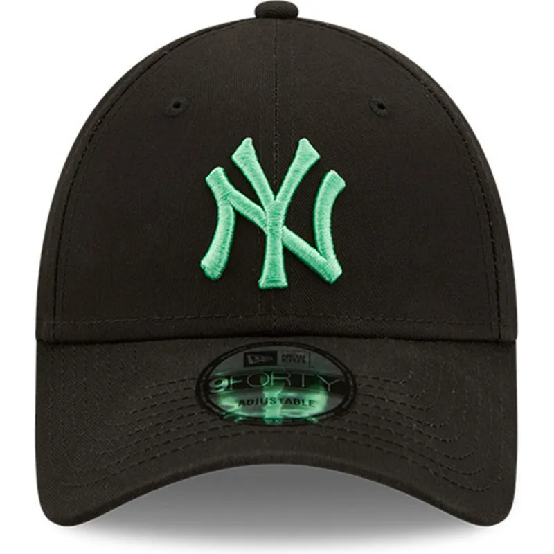 cappelli-curva-nero-cinghia-regolabile-9forty-league-essential-dei-new-york-yankees-mlb-di-new-era