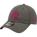 mutzen-gebogen-grau-verstellbares-band-rosa-9forty-shadow-tech-der-new-york-yankees-mlb-von-new-era