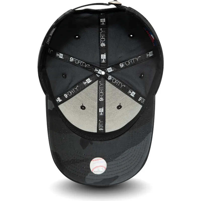 czapka-z-daszkiem-z-czarnym-kamuflazem-regulowana-dla-chlopca-z-czarnym-logo-9forty-league-essential-new-york-yankees-mlb-new-er