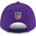 cappellino-curvo-viola-e-nero-snapback-9forty-stretch-snap-sideline-road-dei-minnesota-vikings-nfl-di-new-era