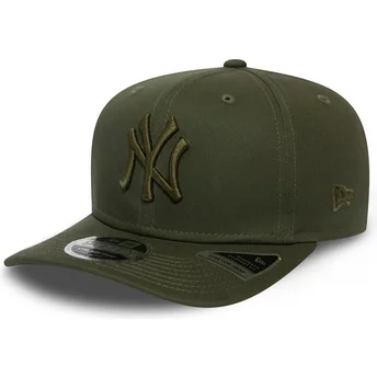 cappellino-verde-snapback-con-visiera-curva-e-logo-verde-9fifty-stretch-snap-league-essential-dei-new-york-yankees-mlb-di-new-er