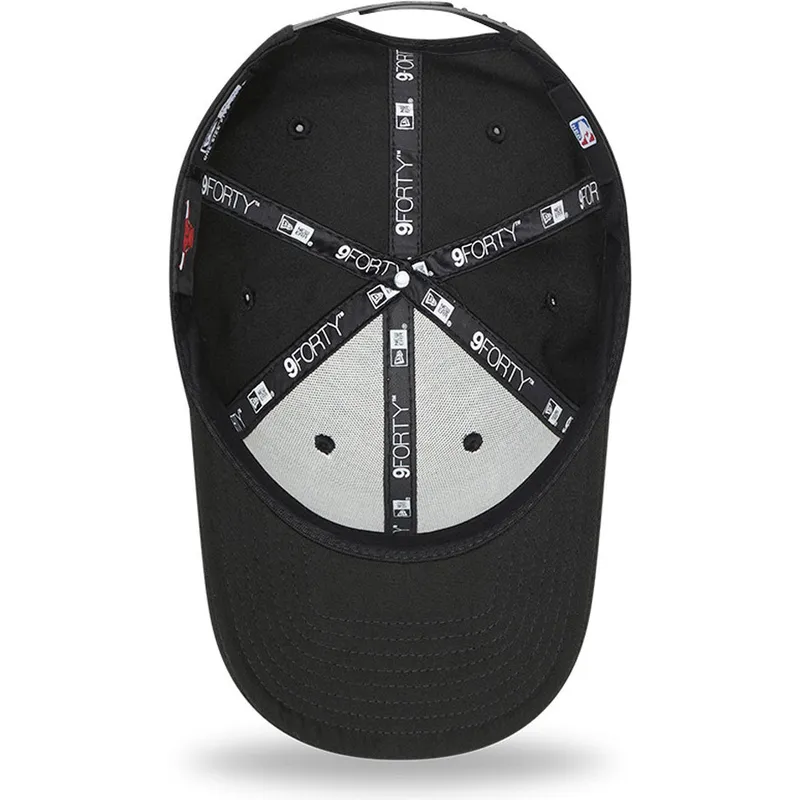 mutzen-gebogen-schwarz-snapback-9forty-black-base-der-chicago-bulls-nba-von-new-era