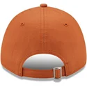 cappellino-curvo-marrone-regolabile-con-logo-marrone-9forty-league-essential-dei-boston-red-sox-mlb-di-new-era