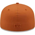 cappello-piatto-marrone-aderente-con-logo-blu-navy-59fifty-league-essential-dei-los-angeles-dodgers-mlb-di-new-era