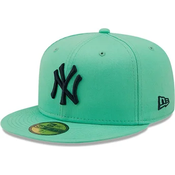 cappello-piatto-blu-aderente-con-logo-blu-navy-59fifty-league-essential-dei-new-york-yankees-mlb-di-new-era