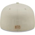 cappello-piatto-grigio-chiuso-con-logo-marrone-59fifty-league-essential-dei-new-york-yankees-mlb-di-new-era