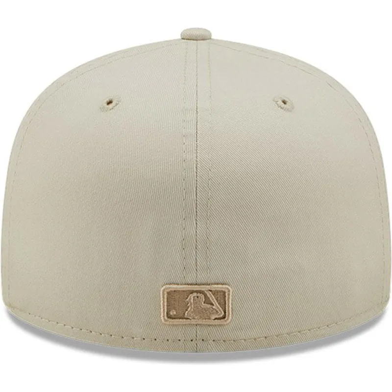cappello-piatto-grigio-chiuso-con-logo-marrone-59fifty-league-essential-dei-new-york-yankees-mlb-di-new-era