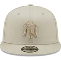 new-era-flat-brim-grey-logo-9fifty-league-essential-new-york-yankees-mlb-grey-snapback-cap