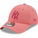 cappelli-curva-rosa-cinghia-regolabile-9forty-league-essential-dei-new-york-yankees-mlb-di-new-era