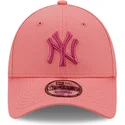 cappellino-rosa-regolabile-con-visiera-curva-e-logo-rosa-9forty-league-essential-dei-new-york-yankees-mlb-di-new-era