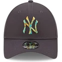 cappellino-curvo-grigio-regolabile-9forty-camo-infill-di-new-york-yankees-mlb-di-new-era