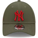 cappellino-verde-a-visiera-curva-regolabile-con-logo-rosso-9forty-stadium-food-dei-new-york-yankees-mlb-di-new-era