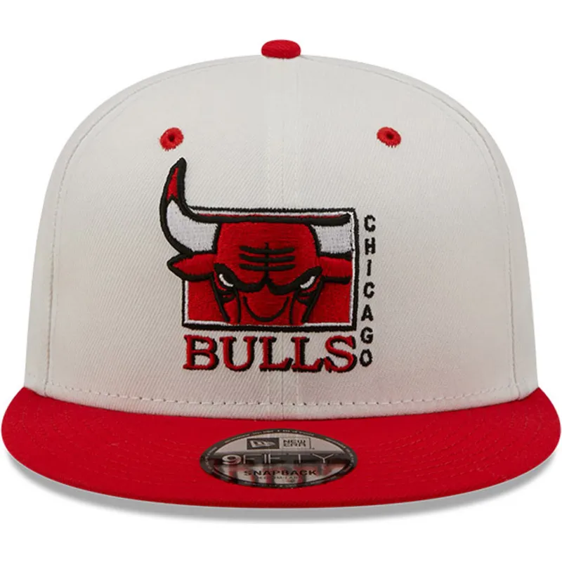 weisse-und-rote-flache-snapback-kappe-9fifty-white-crown-von-chicago-bulls-nba-von-new-era