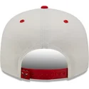 cappello-piatto-bianco-e-rosso-snapback-9fifty-white-crown-di-chicago-bulls-nba-di-new-era
