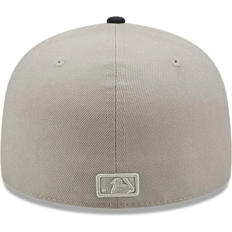 cappelli-piatta-grigio-regolato-59fifty-parche-lateral-dei-new-york-yankees-mlb-di-new-era
