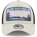 casquette-trucker-beige-et-noire-new-york-brooklyn-a-frame-license-plate-new-era