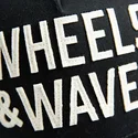cappellino-nero-snapback-curvo-classic-ww22-di-wheels-and-waves