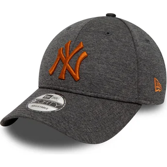 cappelli-curva-grigio-cinghia-regolabile-9forty-shadow-tech-dei-new-york-yankees-mlb-di-new-era