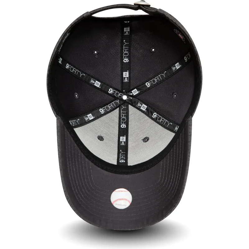 cappelli-curva-grigio-cinghia-regolabile-9forty-shadow-tech-dei-new-york-yankees-mlb-di-new-era