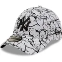 cappellino-curvo-bianco-regolabile-9forty-marble-dei-new-york-yankees-mlb-di-new-era