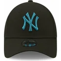gorra-curva-negra-ajustable-con-logo-azul-para-nino-9forty-league-essential-de-new-york-yankees-mlb-de-new-era
