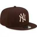casquette-plate-marron-snapback-9fifty-league-essential-new-york-yankees-mlb-new-era