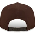cappellino-piatto-marrone-snapback-9fifty-league-essential-dei-new-york-yankees-mlb-di-new-era