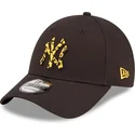 schwarze-verstellbare-curved-cap-mit-gelbem-logo-9forty-seasonal-infill-der-new-york-yankees-mlb-von-new-era