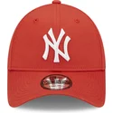 cappellino-curvo-rosso-scuro-regolabile-9forty-league-essential-dei-new-york-yankees-mlb-di-new-era