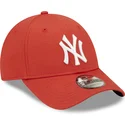 cappellino-curvo-rosso-scuro-regolabile-9forty-league-essential-dei-new-york-yankees-mlb-di-new-era
