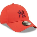 cappelli-curva-rosso-cinghia-regolabile-9forty-seasonal-infill-dei-new-york-yankees-mlb-di-new-era
