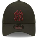 mutzen-gebogen-schwarz-snapback-9forty-neon-pack-repreve-der-new-york-yankees-mlb-von-new-era