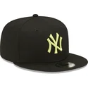 cappelli-piatta-nero-snapback-9fifty-league-essential-dei-new-york-yankees-mlb-di-new-era