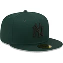cappelli-piatta-verde-regolato-59fifty-league-essential-dei-new-york-yankees-mlb-di-new-era