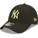 schwarze-verstellbare-curved-cap-mit-grunem-logo-9forty-league-essential-der-new-york-yankees-mlb-von-new-era
