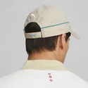 berretto-curvo-beige-regolabile-sptwr-race-b-di-ferrari-formula-1-di-puma