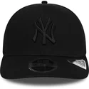 cappellino-curvo-nero-snapback-con-logo-nero-9fifty-tonal-stretch-snap-dei-new-york-yankees-mlb-di-new-era