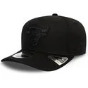 schwarze-gebogene-snapback-kappe-mit-schwarzem-logo-9fifty-tonal-stretch-snap-der-chicago-bulls-nba-von-new-era