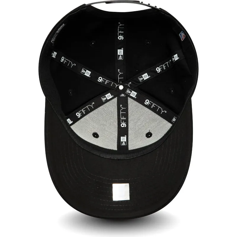 cappellino-curvo-nero-snapback-con-logo-nero-9fifty-tonal-stretch-snap-di-chicago-bulls-nba-di-new-era