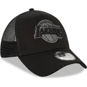 sort-trucker-kasket-med-sort-logo-9forty-a-frame-tonal-fra-los-angeles-lakers-nba-fra-new-era