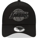 sort-trucker-kasket-med-sort-logo-9forty-a-frame-tonal-fra-los-angeles-lakers-nba-fra-new-era