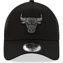 cappellino-trucker-nero-con-logo-nero-9forty-a-frame-tonal-di-chicago-bulls-nba-di-new-era