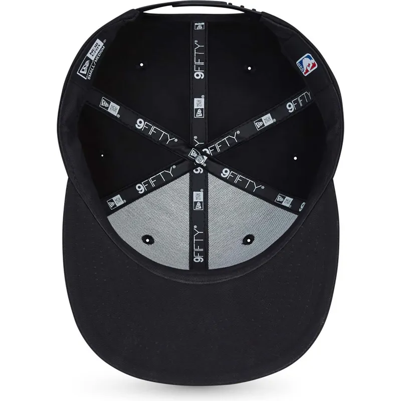 schwarze-flache-snapback-kappe-mit-schwarzem-logo-9fifty-der-chicago-bulls-nba-von-new-era