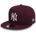 cappelli-piatta-rosso-snapback-granate-9fifty-essential-dei-new-york-yankees-mlb-di-new-era