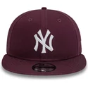 cappelli-piatta-rosso-snapback-granate-9fifty-essential-dei-new-york-yankees-mlb-di-new-era