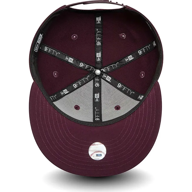 cappelli-piatta-rosso-snapback-granate-9fifty-essential-dei-new-york-yankees-mlb-di-new-era