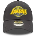 cappellino-trucker-grigio-regolabile-9forty-home-field-dei-los-angeles-lakers-nba-di-new-era