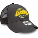 cappellino-trucker-grigio-regolabile-9forty-home-field-dei-los-angeles-lakers-nba-di-new-era