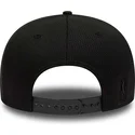 cappellino-piatto-nero-snapback-con-logo-rosso-9fifty-print-infill-dei-chicago-bulls-nba-di-new-era